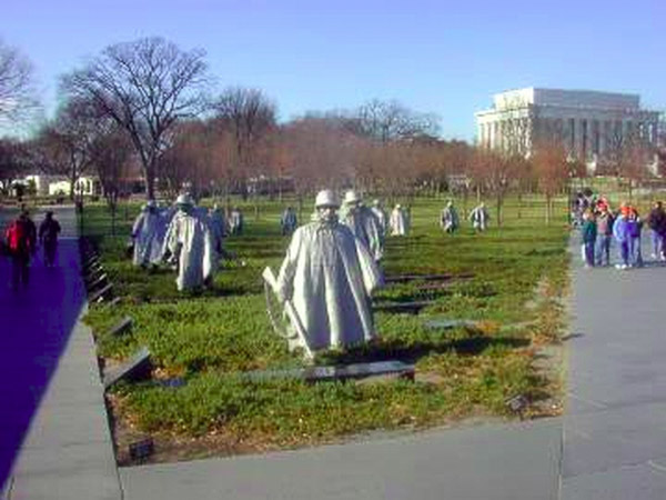 Washington DC, Korean War memorial and Lincoln memorial