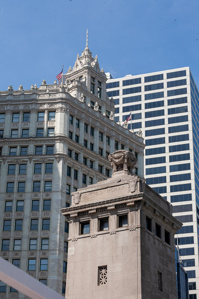 Architecture tour from the Chicago river