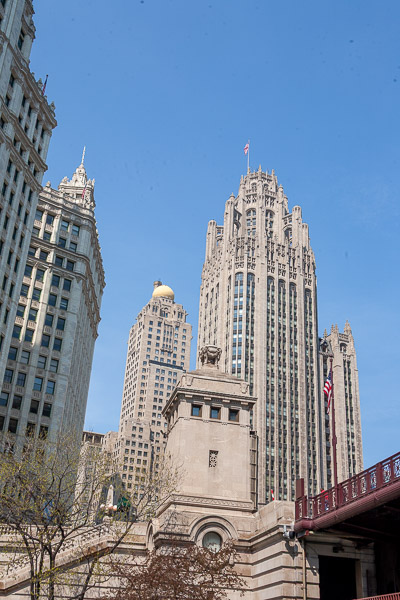 Architecture tour from the Chicago river