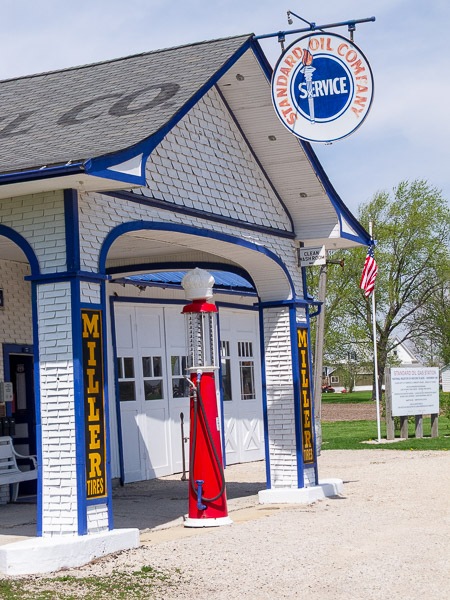Standard Gas Station, Odell, IL