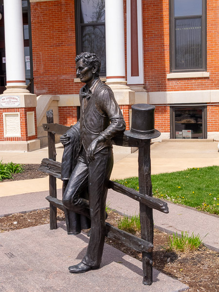 Lincoln statue in front of the Livingston County Courthouse. Pontiac, IL
