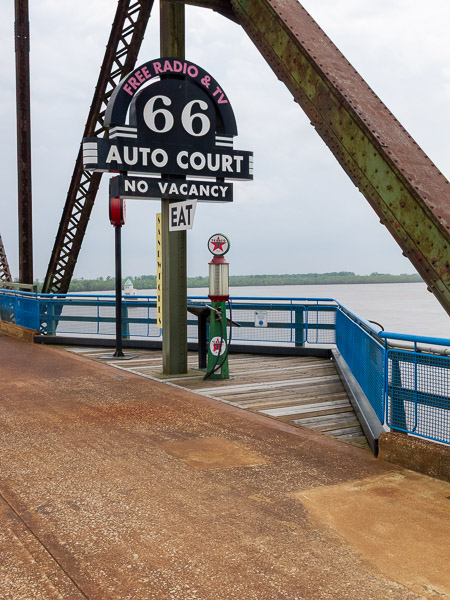 Old Chain of Rocks bridge, Missouri side