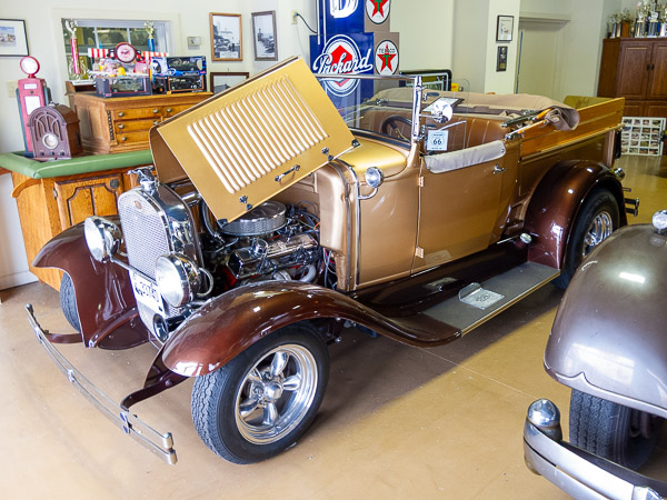 Eagle (D-X) Service Station, Afton, OK. Housing a collection or Route 66 memoribillia and Packard cars.