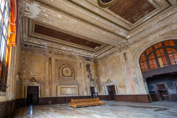 16th Street Train Station, main lobby