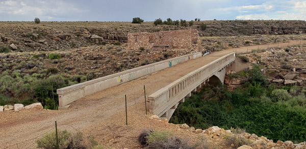 Two Guns roadside attraction along Route 66