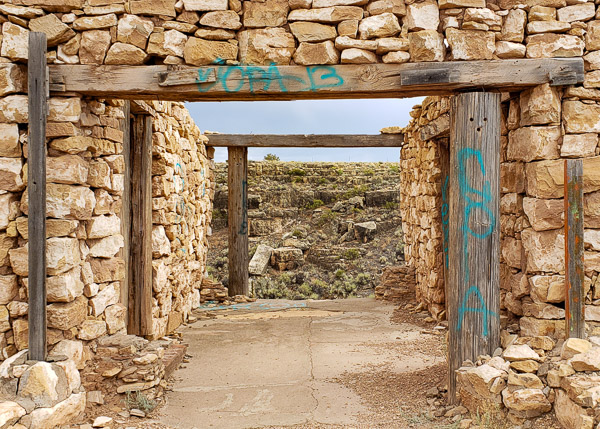 Two Guns roadside attraction along Route 66