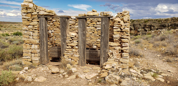 Two Guns roadside attraction along Route 66