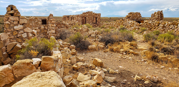 Two Guns roadside attraction along Route 66