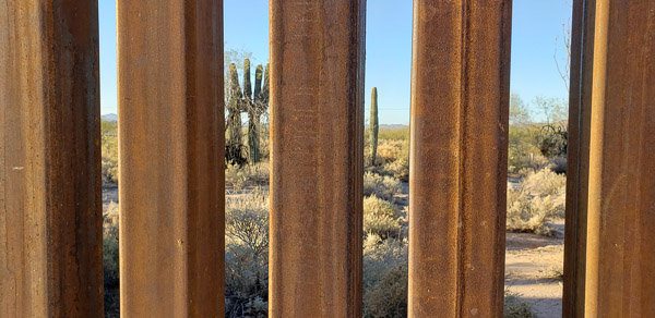 Border wall with Mexico