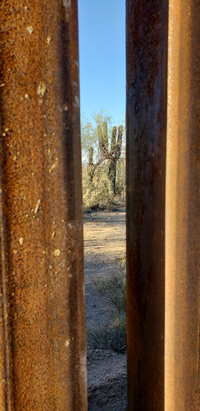 Border wall with Mexico