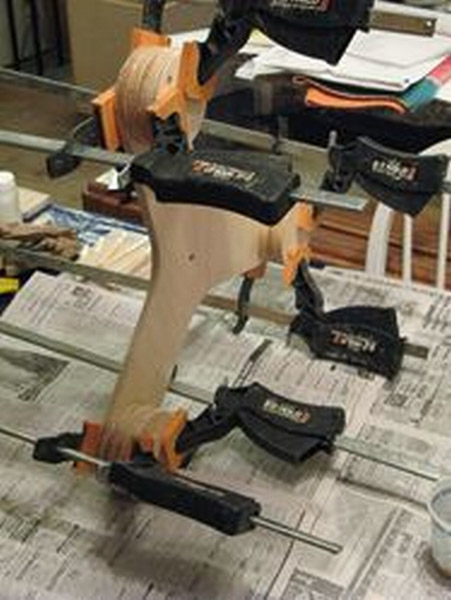 Clamping pads to the ground board